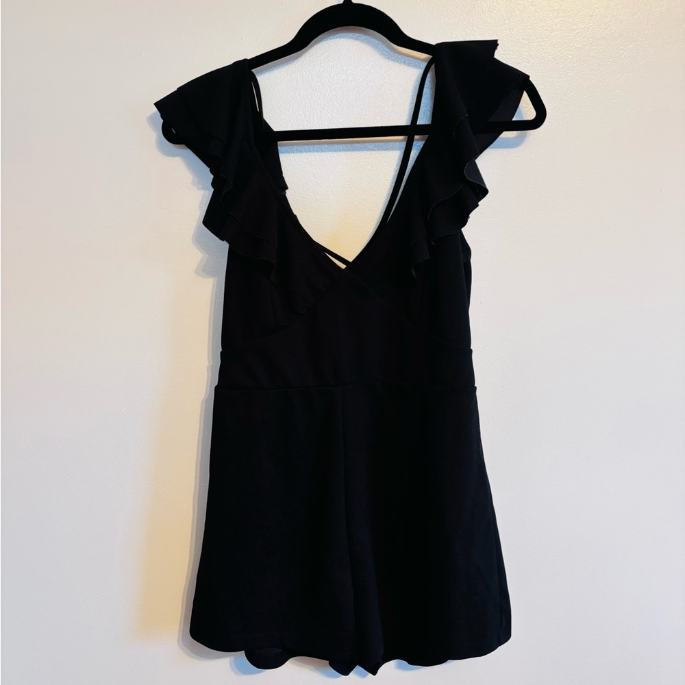 SHEIN black romper with v nevk and crossed straps in the back, flutter sleeves